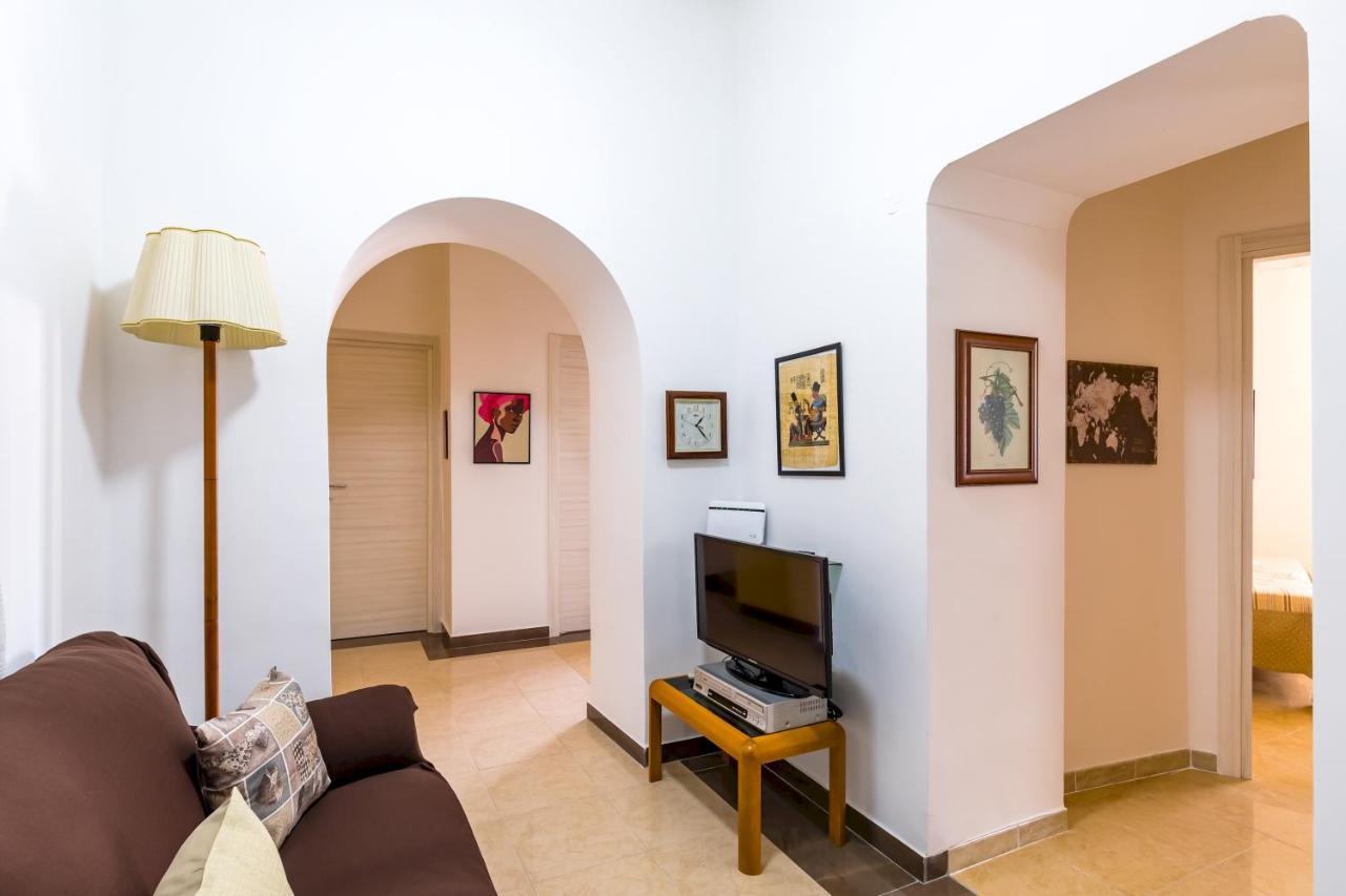 Rione Emanuele III - 4 Bedroom Apartment Неаполь Екстер'єр фото