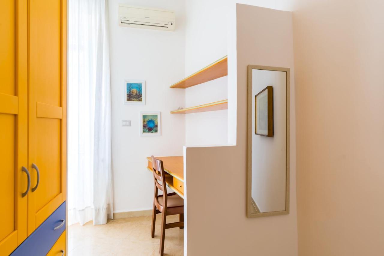 Rione Emanuele III - 4 Bedroom Apartment Неаполь Екстер'єр фото