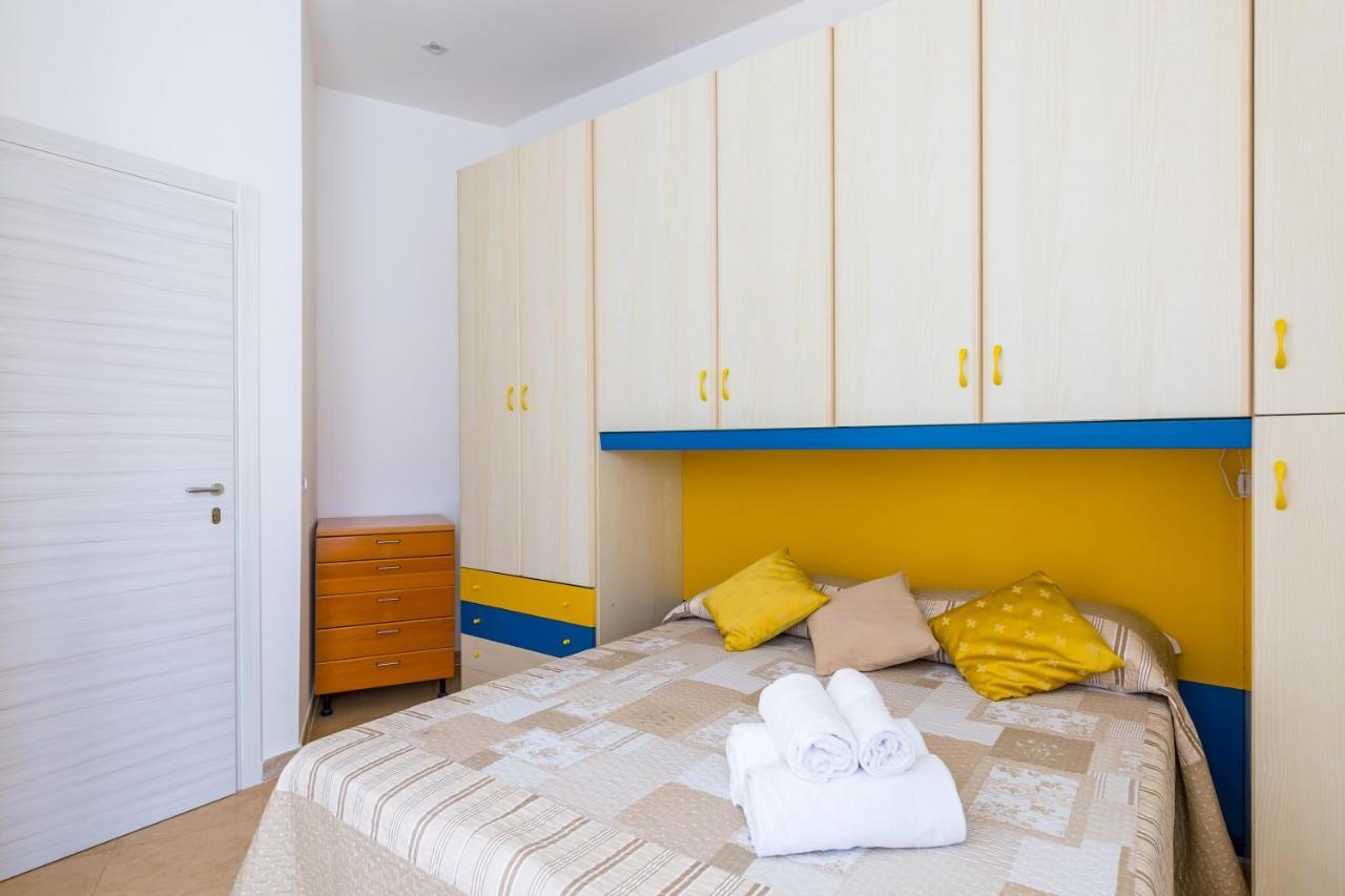 Rione Emanuele III - 4 Bedroom Apartment Неаполь Екстер'єр фото