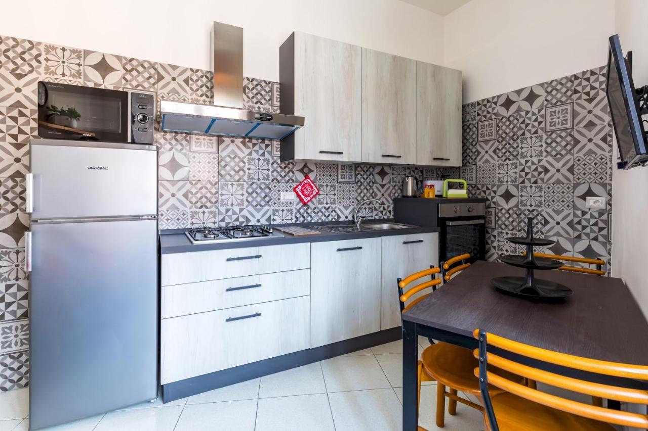 Rione Emanuele III - 4 Bedroom Apartment Неаполь Екстер'єр фото