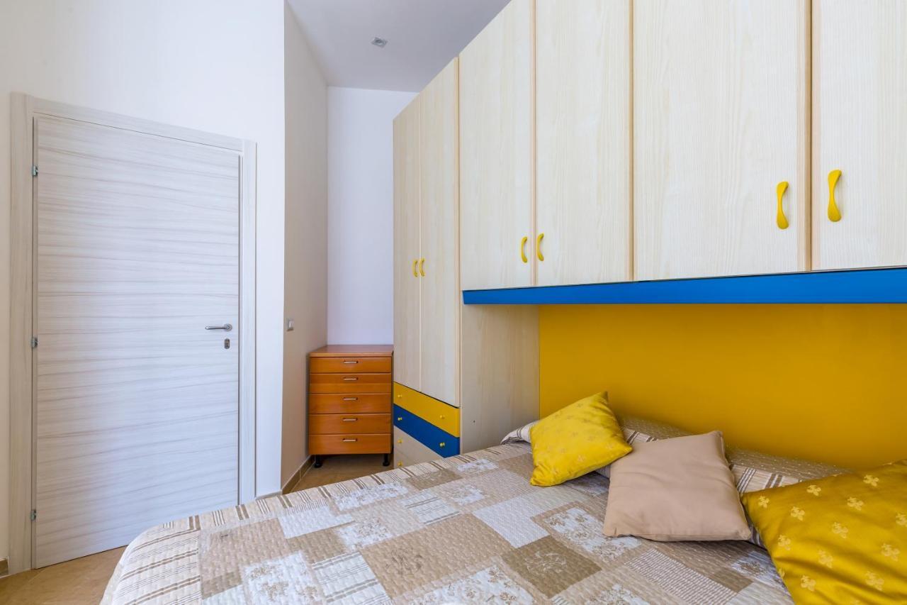 Rione Emanuele III - 4 Bedroom Apartment Неаполь Екстер'єр фото