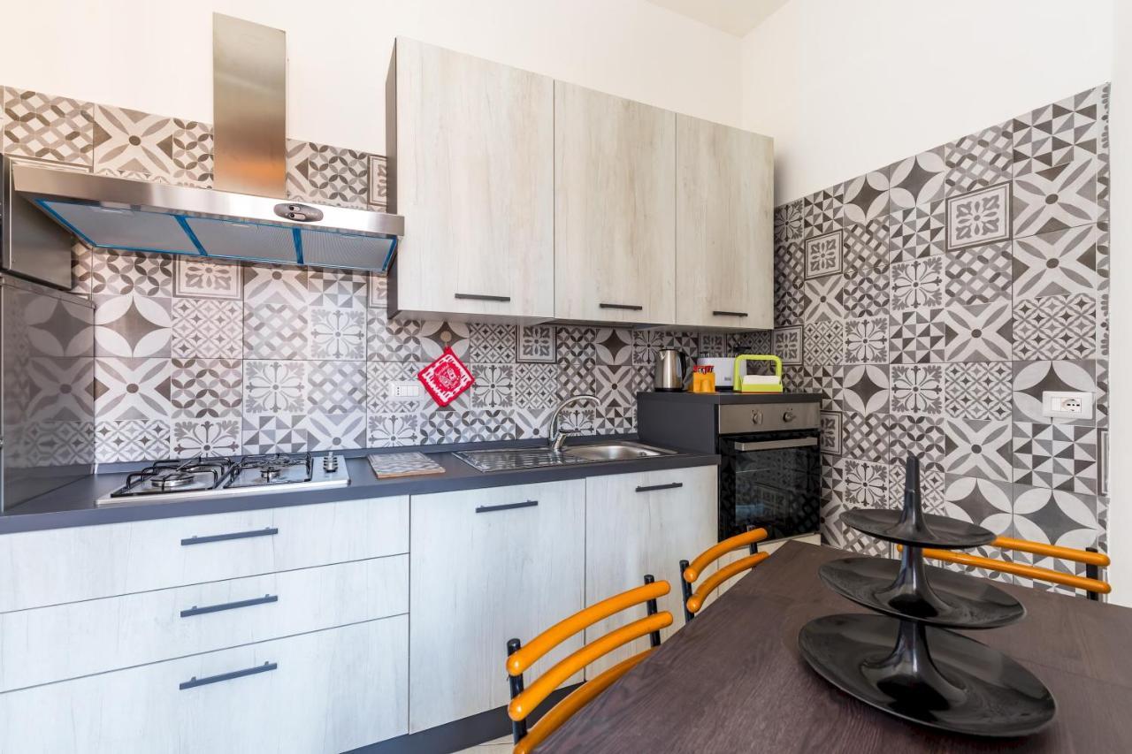 Rione Emanuele III - 4 Bedroom Apartment Неаполь Екстер'єр фото