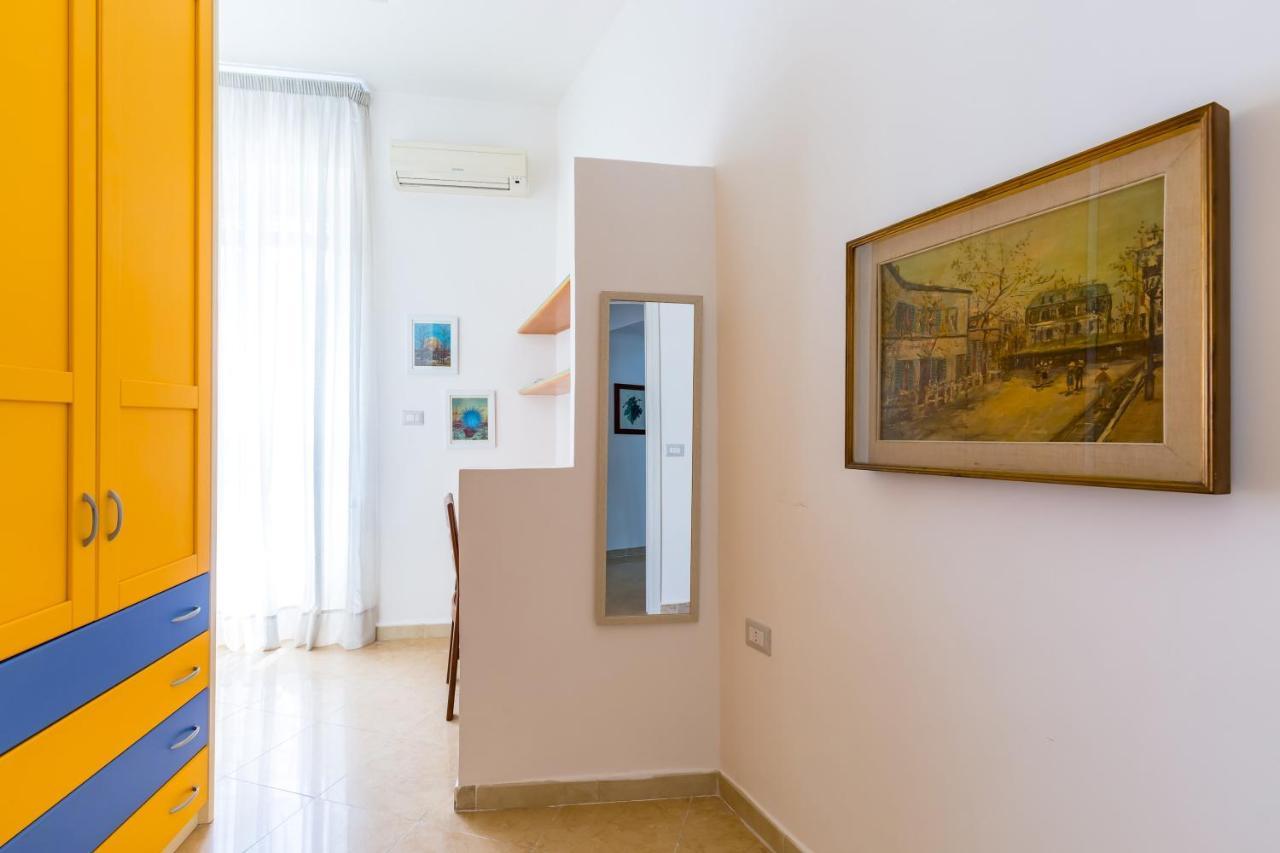 Rione Emanuele III - 4 Bedroom Apartment Неаполь Екстер'єр фото