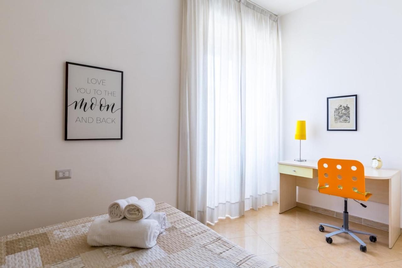 Rione Emanuele III - 4 Bedroom Apartment Неаполь Екстер'єр фото